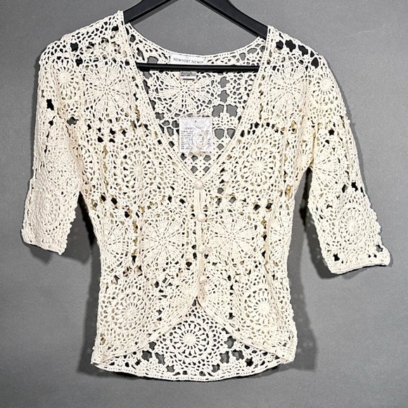 Newport News Sweaters - Newport News Sweater Top‎ Crochet Cream/Antique White V Neck Size XS